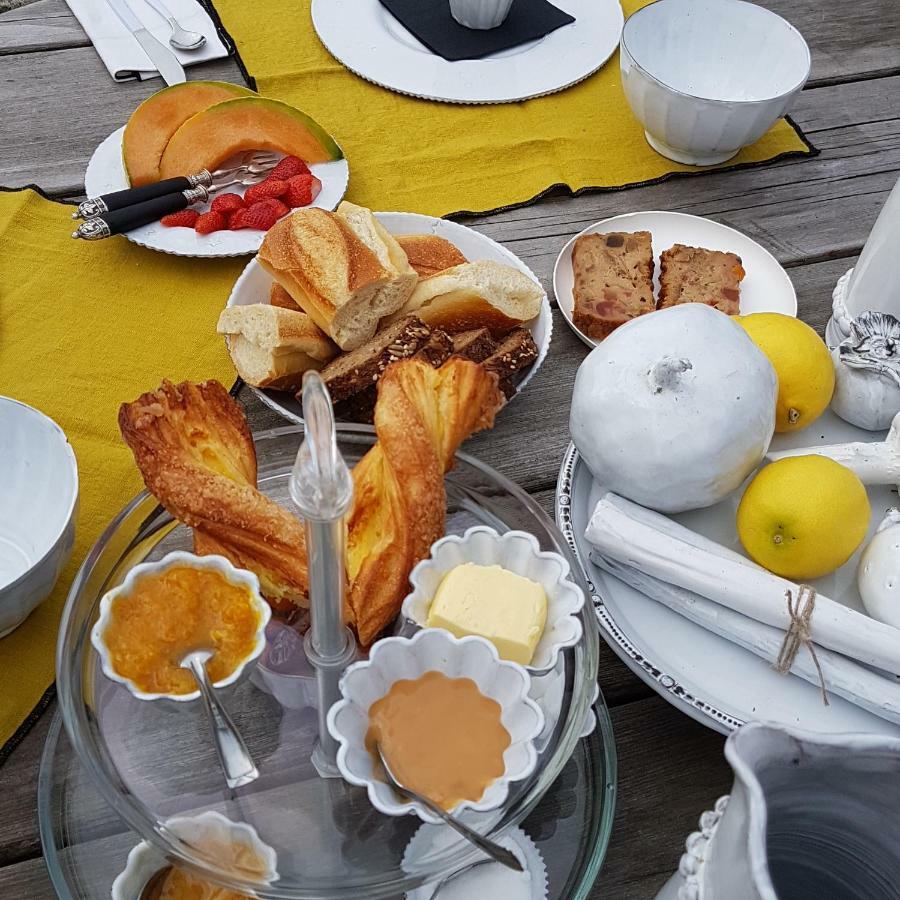 Par Hasard Ou Pas Bed and Breakfast Saint-Martin-aux-Chartrains Exterior foto
